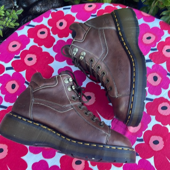 🏴󠁧󠁢󠁥󠁮󠁧󠁿 Vintage Dr. Martens MIE Chunky Lace Up Platform Ankle Boots UK 7 - Picture 3 of 17